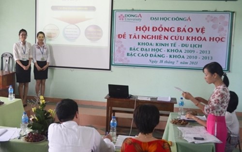 Nhiều vấn đề "thời sự" được SV đưa vào đề tài NCKH
